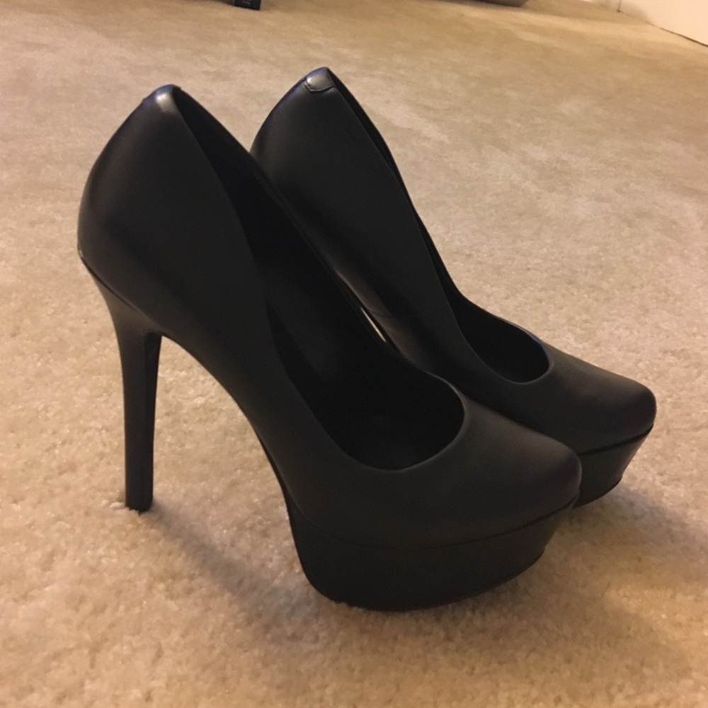 👠 Jessica Simpson Black Leather Waleo Pumps